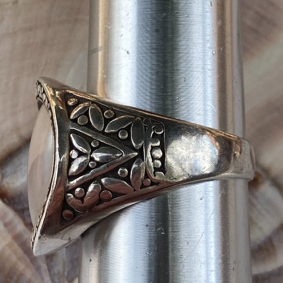 Gorgeous large CNA mother of pearl ring on filigreed sterling silver setting - Picture 3 of 8